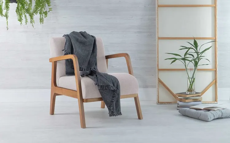 POLTRONA MODERNA DE MADEIRA ESTOFADA ALFAZEMA VERNIZ AMENDOA TEC.924 BEGE 60,3X73X77 CM
