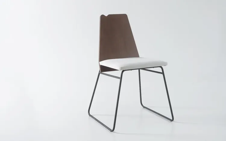 CADEIRA ESTOFADA DE METAL BEND 01 VERNIZ CAPUCCINO E TEC. 033 ALGODÃO OFF WHITE 51X51X81 CM
