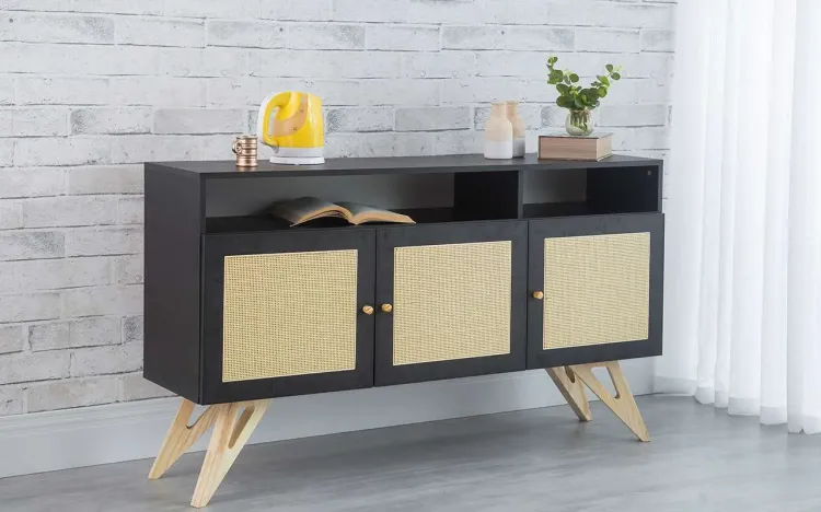ARMÁRIO BUFFET PARA SALA DE JANTAR 3 PORTAS DE RATTAN E NICHO FREDDIE PRETO E TAEDA 135x35x79 CM