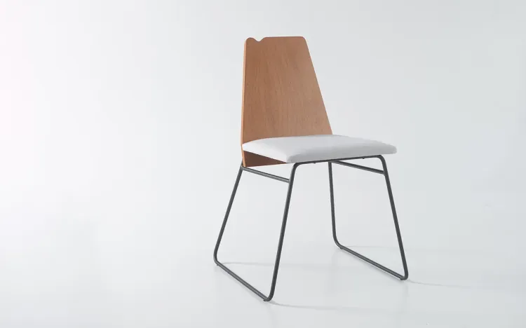CADEIRA DE METAL COM ASSENTO ESTOFADO BEND 01 VERNIZ JATOBÁ E TEC. 915 CINZA CLARO 51X51X81 CM