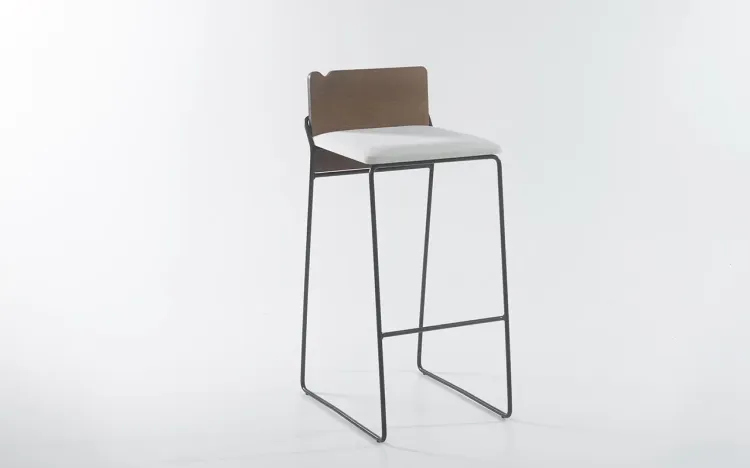 BANQUETA DE METAL COM ENCOSTO BEND 03 VERNIZ CAPUCCINO TEC. 003 OFFWHITE 39,5X50X91,5 CM
