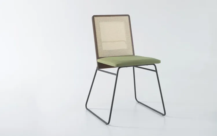 CADEIRA ENCOSTO PALHA E BASE DE METAL BEND 04 VERNIZ CAPUCCINO E TEC. 121 ALGODÃO VERDE MUSGO 51X51X81 CM