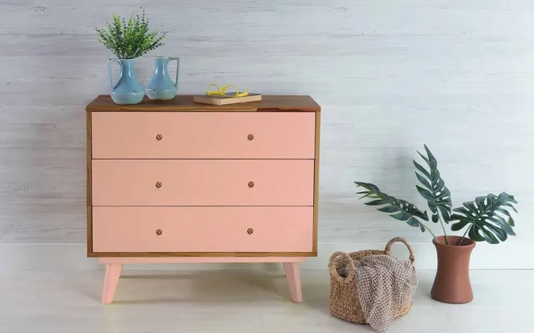 CÔMODA DE BEBÊ DE MADEIRA MACIÇA RETRÔ 3 GAVETAS CELESTE PUXADOR BOLINHA CAPUCCINO E ROSA BEBÊ 90X40X79,5CM