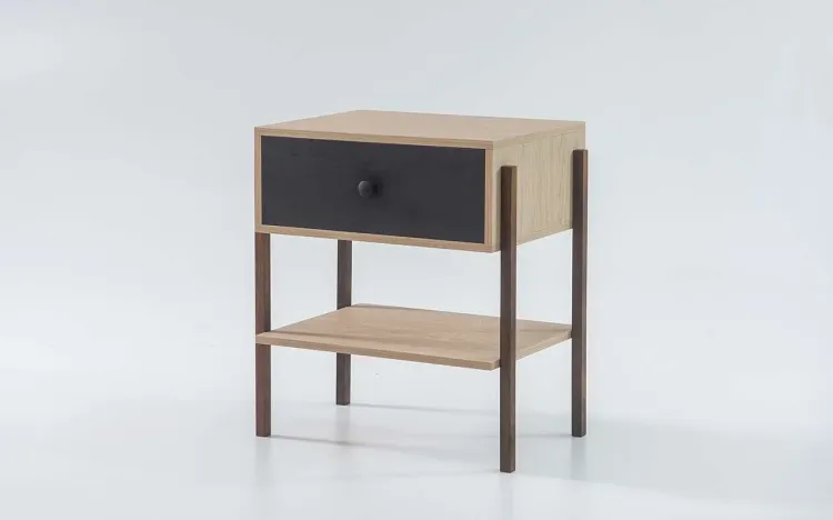 MESA LATERAL PARA SALA NASH MDF CARVALHO COM PRETO E PÉS IMBUIA 54X37X60 CM