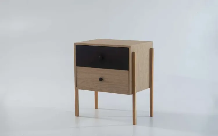 MESA LATERAL COM GAVETA NASH MDF CARVALHO COM PRETO E PÉS TAUARI 54X37X60 CM