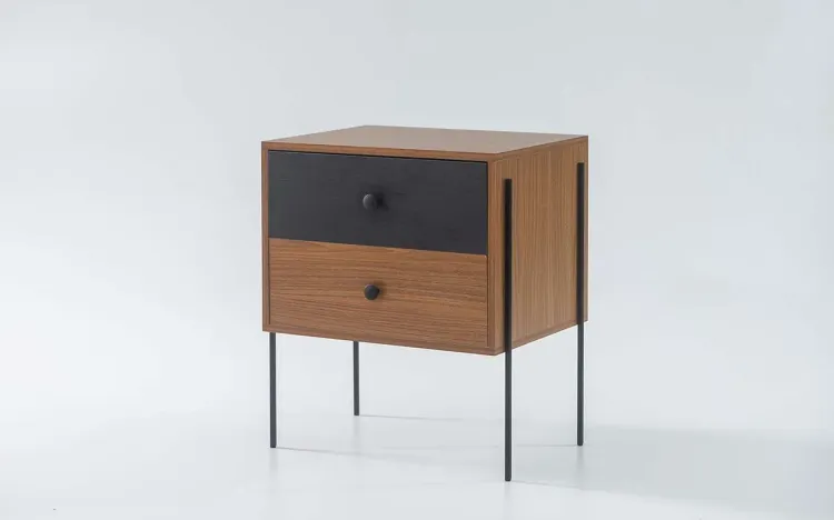 MESA LATERAL PARA SALA 2 GAVETAS NASH MDF FREIJÓ COM PRETO E PÉS METAL 52X37X60 CM