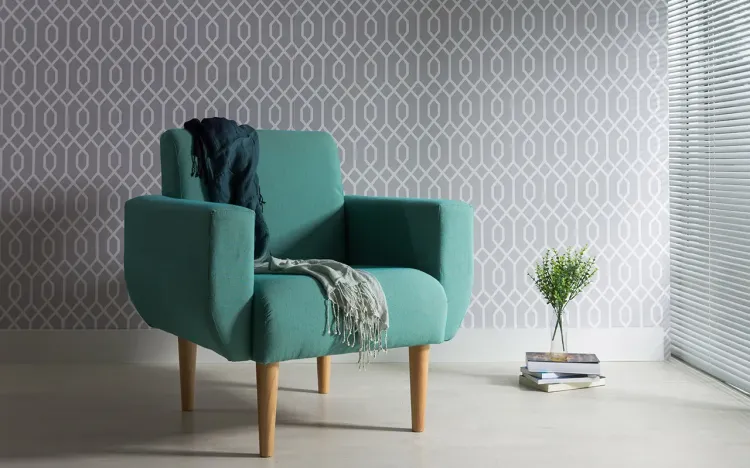 POLTRONA PARA SALA COM BRAÇOS PÉS DE MADEIRA ESTOFADA COR TURQUESA - VERNIZ AMENDOA \ TEC 950 - LIRIO - 80X76X84 CM