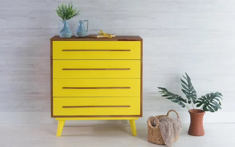 CÔMODA GRANDE 4 GAVETAS DE MADEIRA MACIÇA RETRÔ CELESTE CAPUCCINO E AMARELO 90X40X98CM