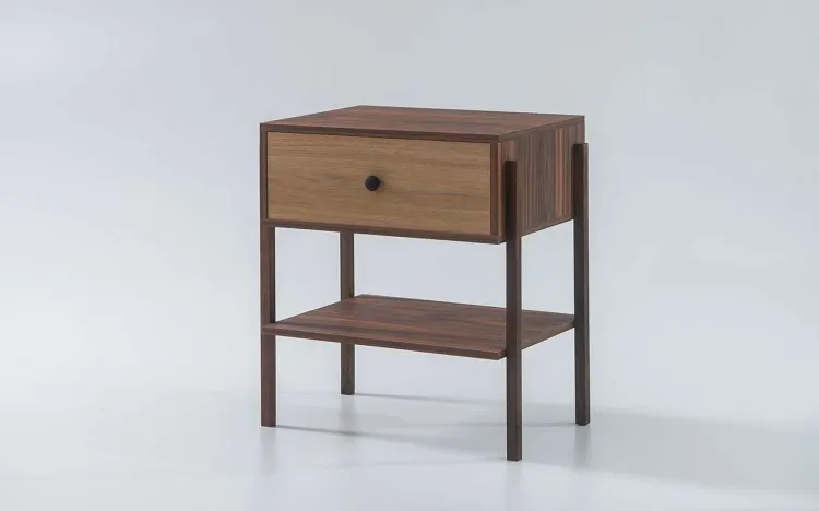 MESINHA CABECEIRA MDF NASH PAU FERRO COM DUAL E PÉS IMBUIA 54X37X60 CM