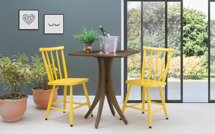MESA BISTRÔ QUADRADA COM 2 CADEIRAS JULIETTE VERNIZ NOGUEIRA E AMARELO