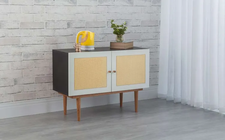 ARMÁRIO BUFFET 2 PORTAS COM RATTAN CHARLIE PRETO COM BRANCO E JATOBÁ 90x35x64,7 CM