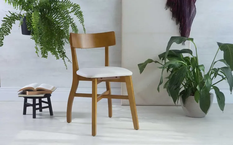CADEIRA PARA COZINHA ESTOFADA BELLA AMÊNDOA E COURO SINTÉTICO OFFWHITE TEC. SQ14 - 44X51X79 CM
