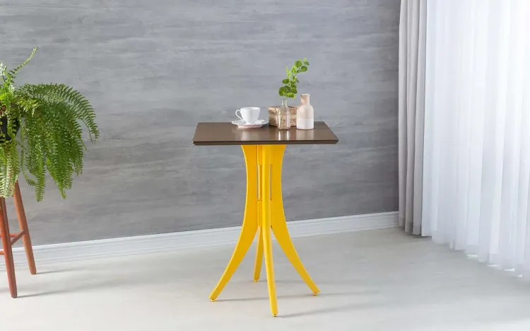 MESA QUADRADA PEQUENA JULIETTE 60X60X77CM CAPUCCINO E AMARELO