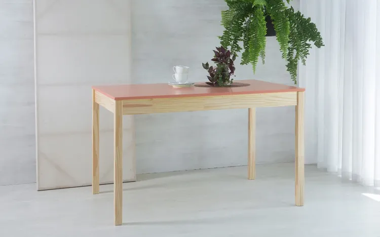 MESA PARA SALA DE JANTAR COM TAMPO MDF MACIÇO OLGA VERNIZ NATURAL E ROSA CORAL 120X80X75CM