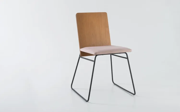 CADEIRA DE METAL ESTOFADA BEND 06 VERNIZ AMÊNDOA E TEC. 315 ALGODÃO ROSA 51X51X81 CM