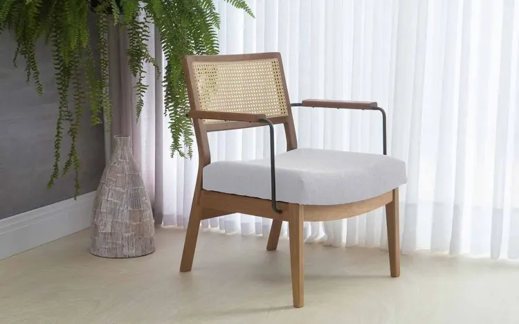 POLTRONA DE MADEIRA E PALHINHA DECORATIVA LAVANDA AÇO PRETO VERNIZ AMENDOA TEC.915 CINZA CLARO 63,5X64X78 CM