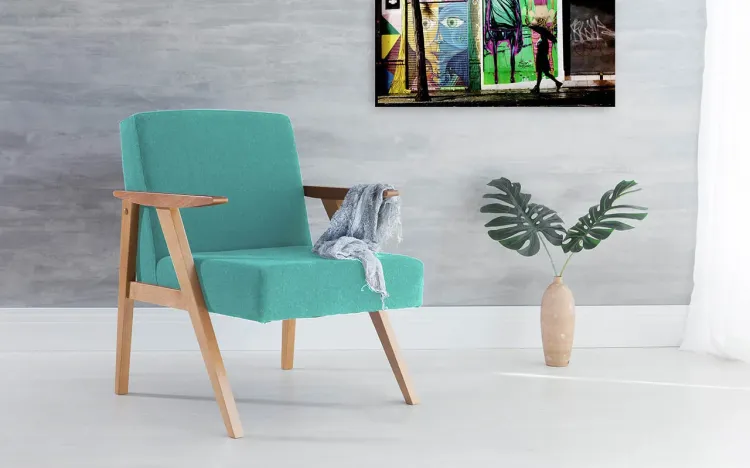 POLTRONA MODERNA DE MADEIRA COM PÉS PALITO ESTOFADA E COM BRAÇOS TURQUESA THÉO VERNIZ AMENDOA TEC.950 - 63x71x83 CM