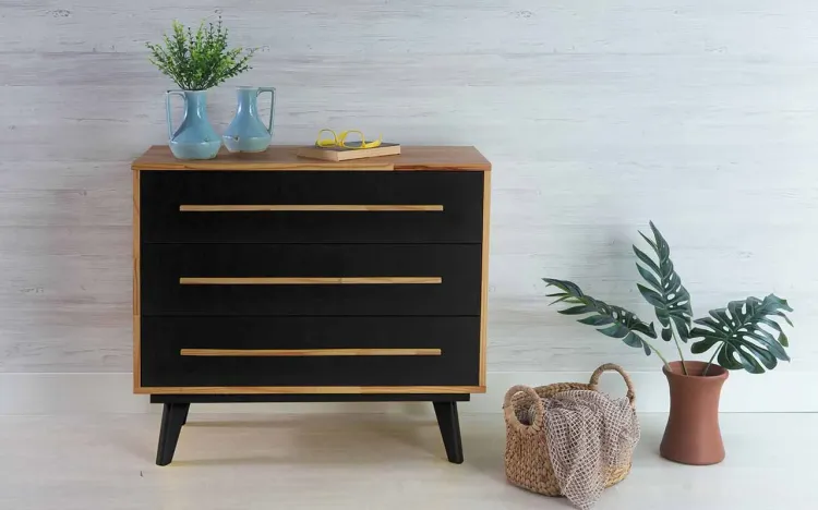 CÔMODA PRETA DE MADEIRA MACIÇA RETRÔ 3 GAVETAS CELESTE NÓZES E PRETO 90X40X79,5CM