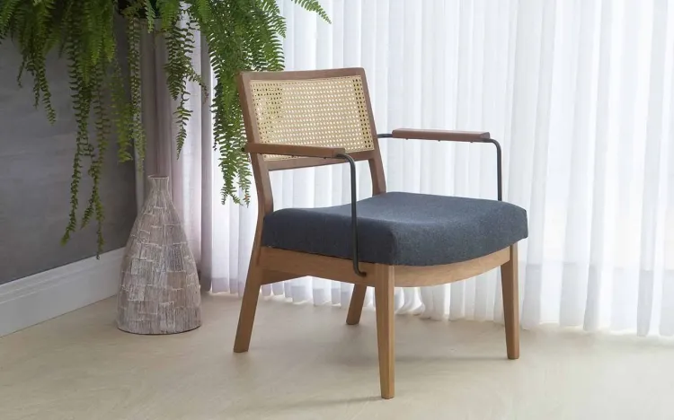 POLTRONA DECORATIVA COM METAL LAVANDA AÇO PRETO VERNIZ AMENDOA TEC.997 CHUMBO 63,5X64X78 CM