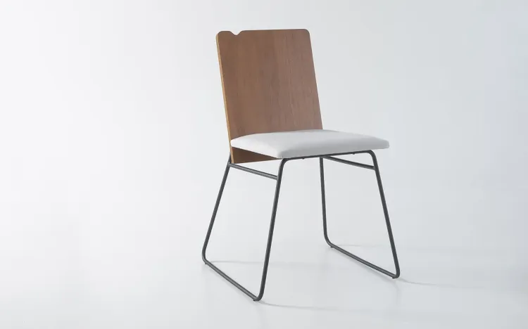 CADEIRA ESTOFADA DE METAL BEND 03 VERNIZ AMÊNDOA E TEC. 915 ALGODÃO CINZA CLARO 51X51X81 CM