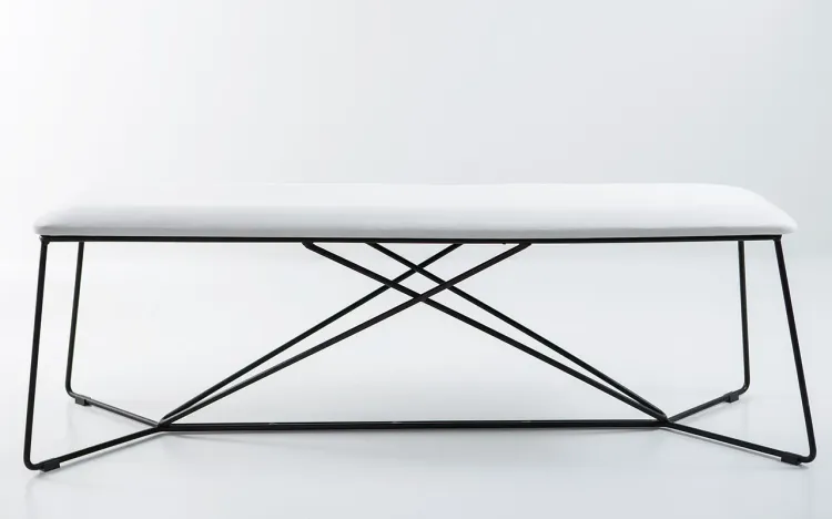 BANCO 03 LUGARES SEM ENCOSTO DE METAL BEND 149X47X47CM TEC. 003 OFF WHITE