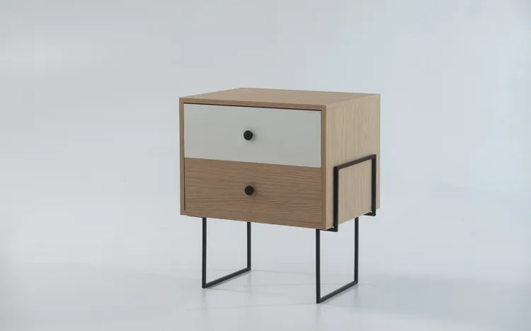 MESINHA DE CABECEIRA 2 GAVETAS ZNASH MDF CARVALHO COM BRANCO E PÉS METAL 52X37X60 CM