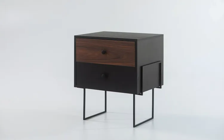 MESA DE CABECEIRA PRETA ZNASH MDF PRETO COM PAU FERRO E PÉS DE METAL 52X37X60 CM